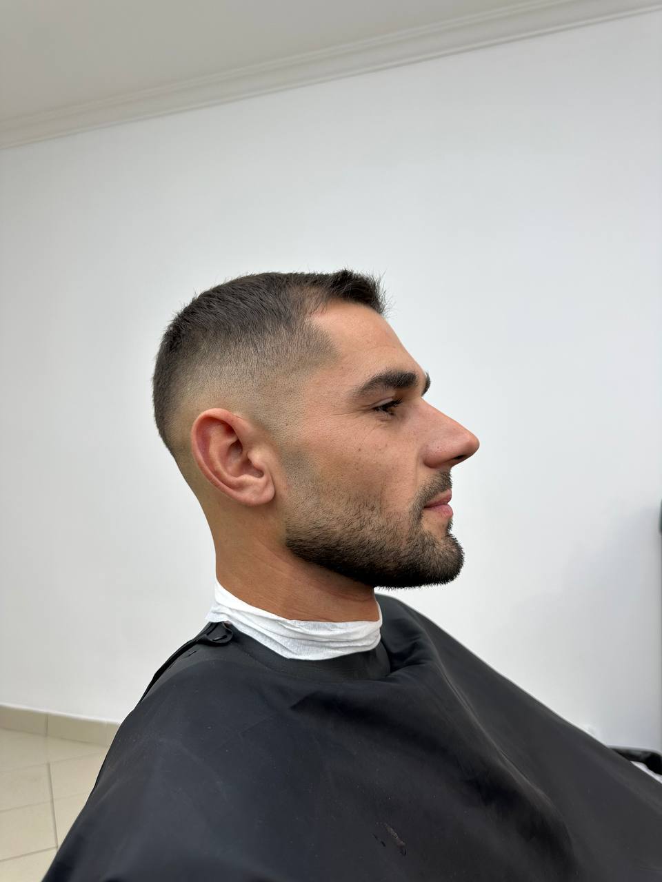 Чоловіча стрижка fade та оформлення бороди — робота KOPYTCHAK BARBERSHOP